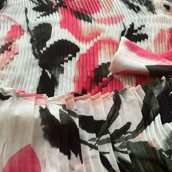DKNY Floral-Print Pleated Tie-Neck Blouse in White and Pink, Small, Brand new - Picture 12 of 17